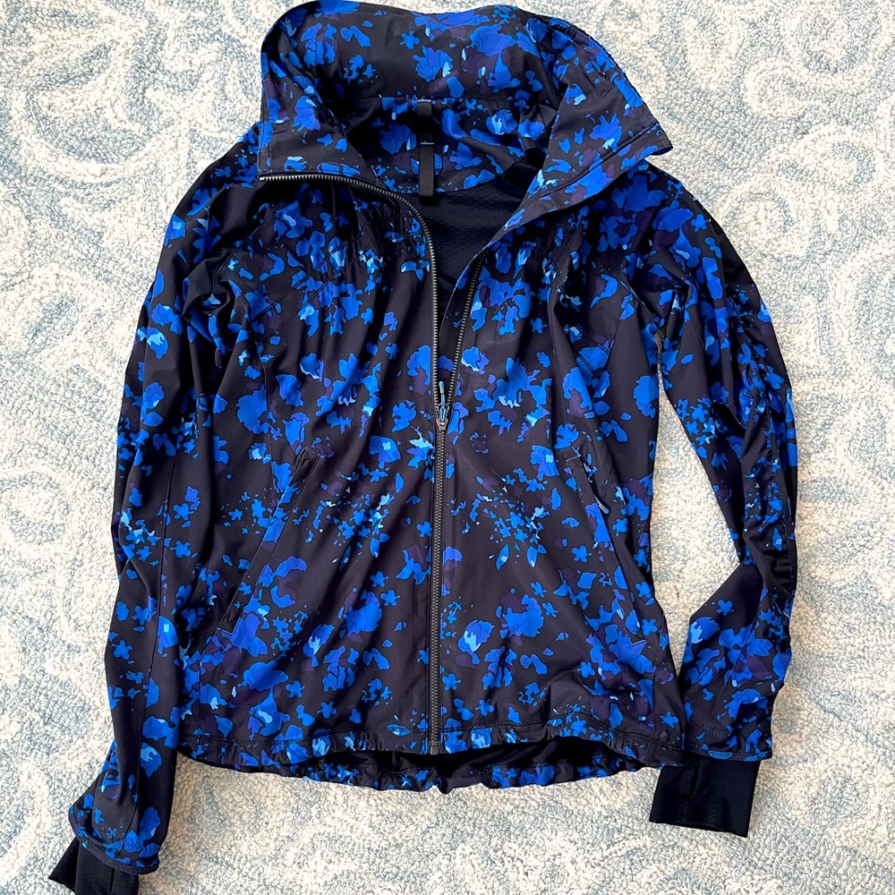 Lululemon jacket size 6 EUC